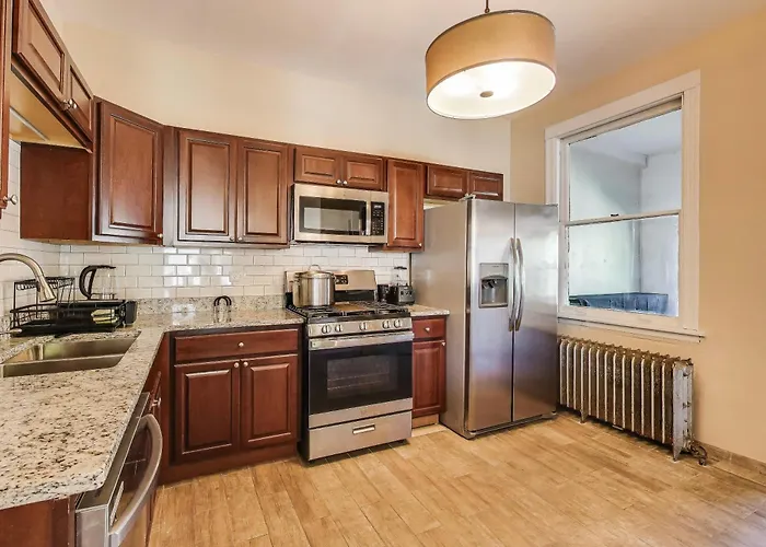 Edgewater Andersonville-area Close To Loyola Ez Parking Apartment Chicago
