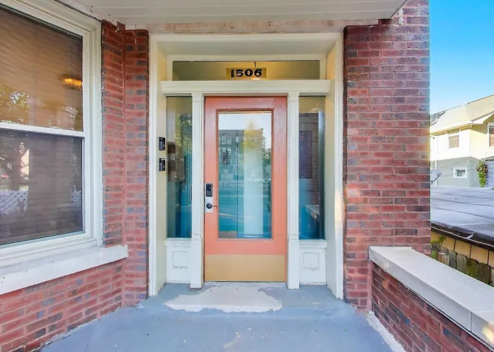 Edgewater Andersonville-area Close To Loyola Ez Parking *