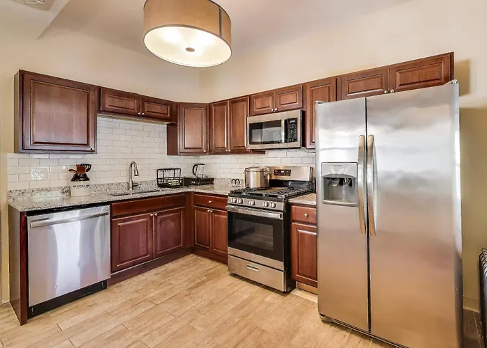Edgewater Andersonville-area Close To Loyola Ez Parking * Chicago