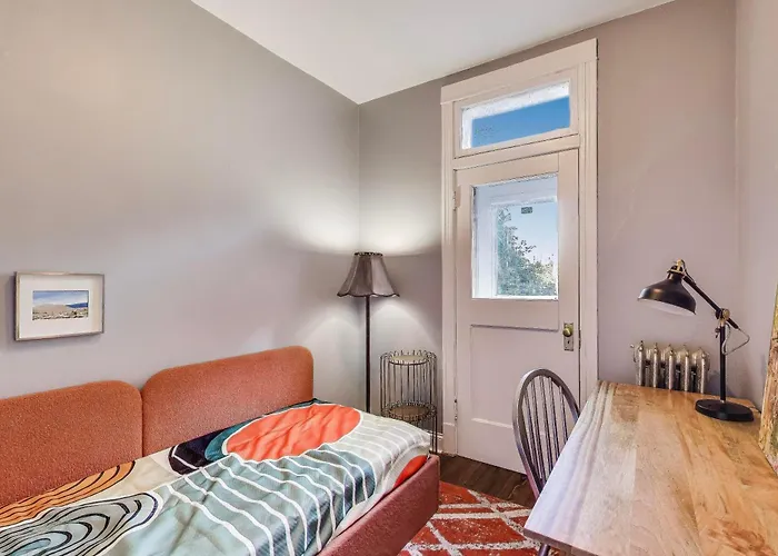 Edgewater Andersonville-area Close To Loyola Ez Parking *